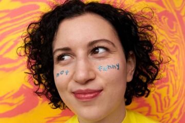 E^ST press photo - not funny